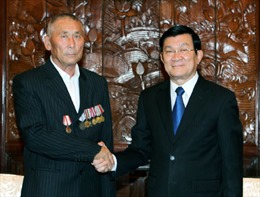 Chủ tịch nước Trương Tấn Sang tiếp cựu chiến binh Cadắcxtan 